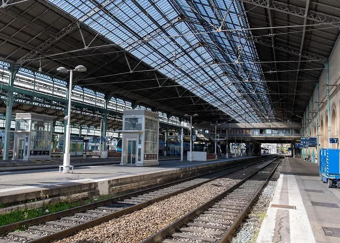 诺曼底酒店 2* 里昂